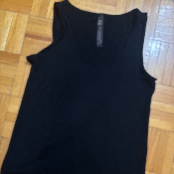 vintage tank top with split back - community - vintage Aritzia company - Picture 2 of 6